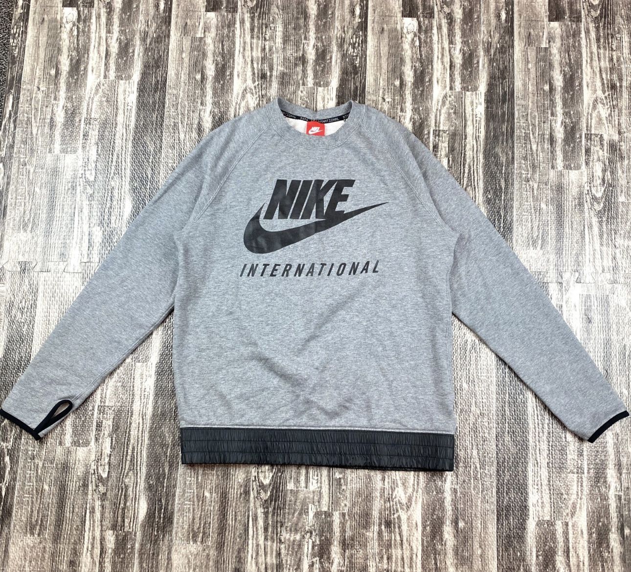 Nike International Men’s Crew Sweatshirt Size L