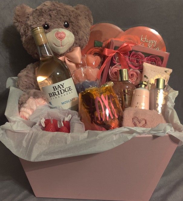 VALENTINE GIFT BASKET w/ Wine