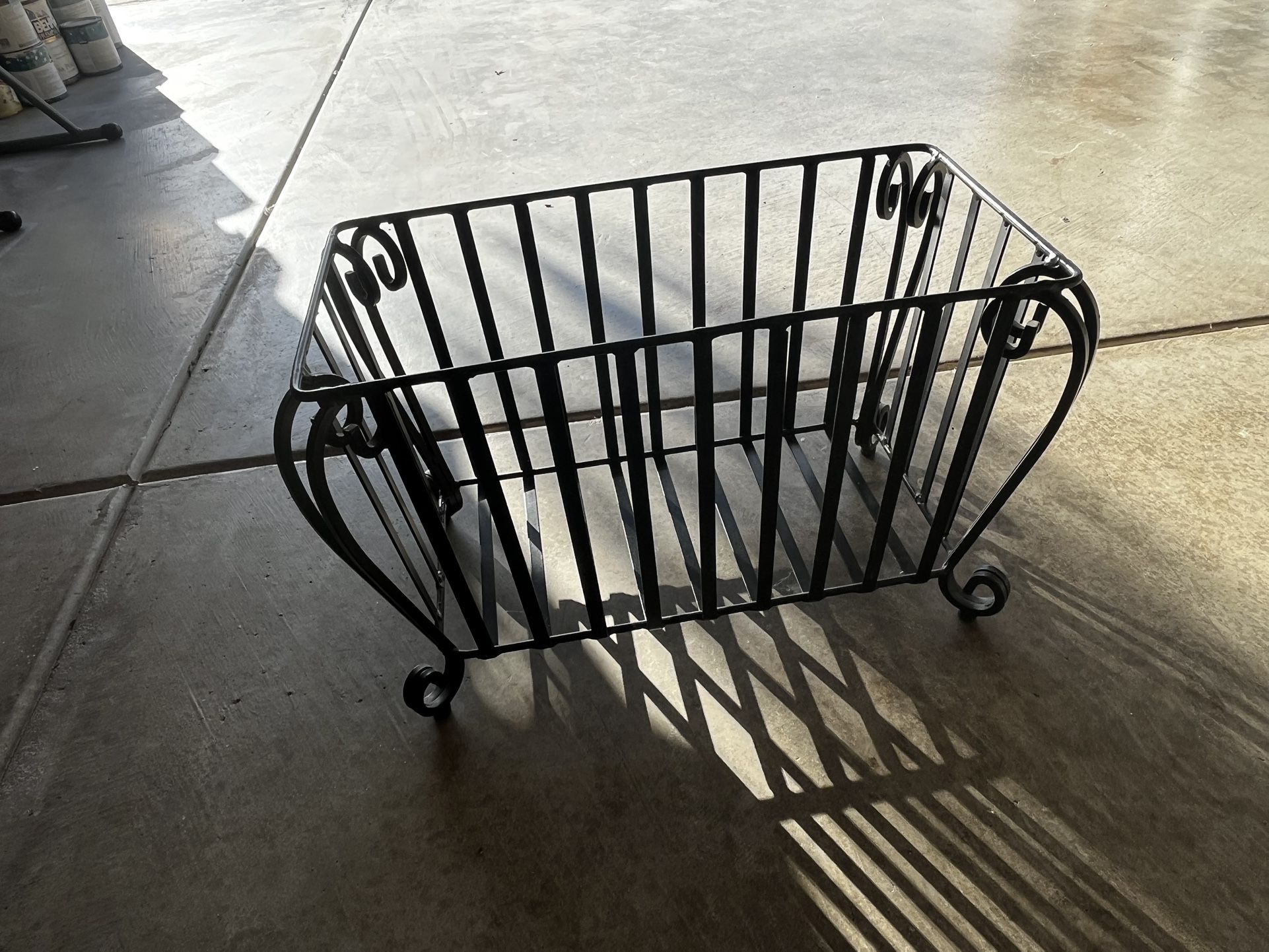 Magazine Rack Wrought Iron Like new!