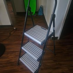 3 step ladder that folds.