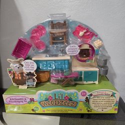 Li'l Woodzeez Kitchenette & Housekeeping Set, a 21-piece miniature furniture playset.