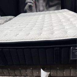 Lovely QUEEN 🩵🌟MATTRESS 🌟🩵AND BOX 🌟🩵SPRING 