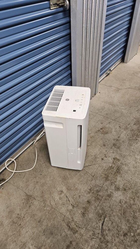 GE Appliances ADEL35LZQ1 Energy Star Dehumidifier 35 Pint, For Area 3000 Sq Ft.