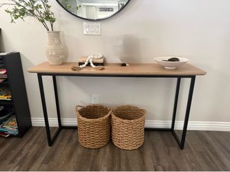 Entry way table