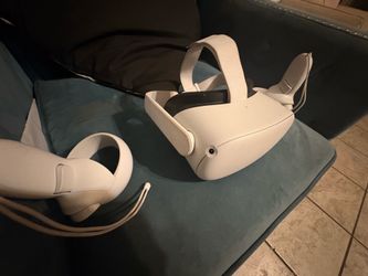 Oculus Quest 2 (Good Condition)