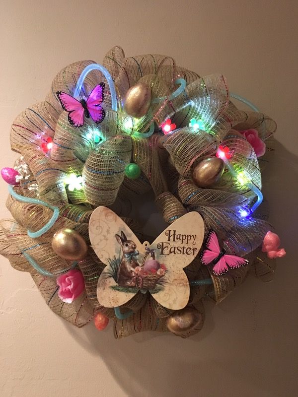 Deco mesh Easter wreath