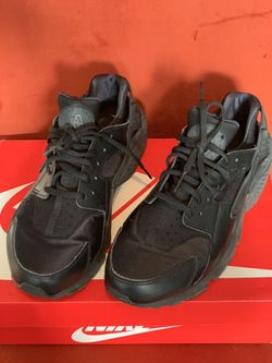 Size 11 women fit like a 10 (runs small)