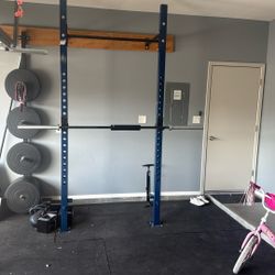 Squat Rack  With Pull Up Bar 