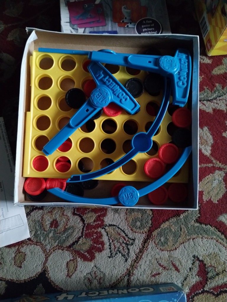 Juego De Mesa En Buenas Condiciones $5
