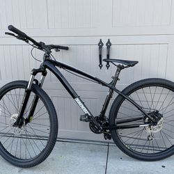Mountain bike with a diagonal "Diamondback" Overdrive Hardtail with wheels 29