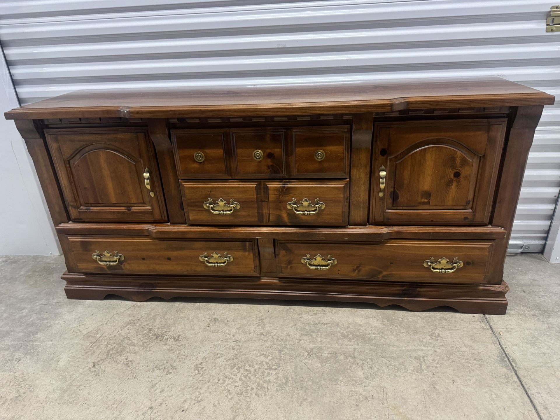 Solid Wood Furniture Piece – Clean Sturdy Ready to Use