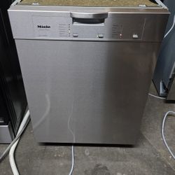 Miele Dishwasher *stainless 