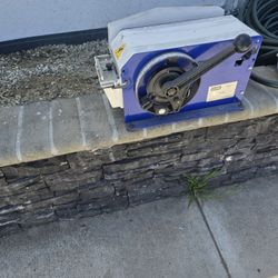 Uline Manual Kraft Tape Dispenser
	