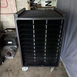 EarthWalk Mobile Lab Solutions Charging Cart - no key (*)