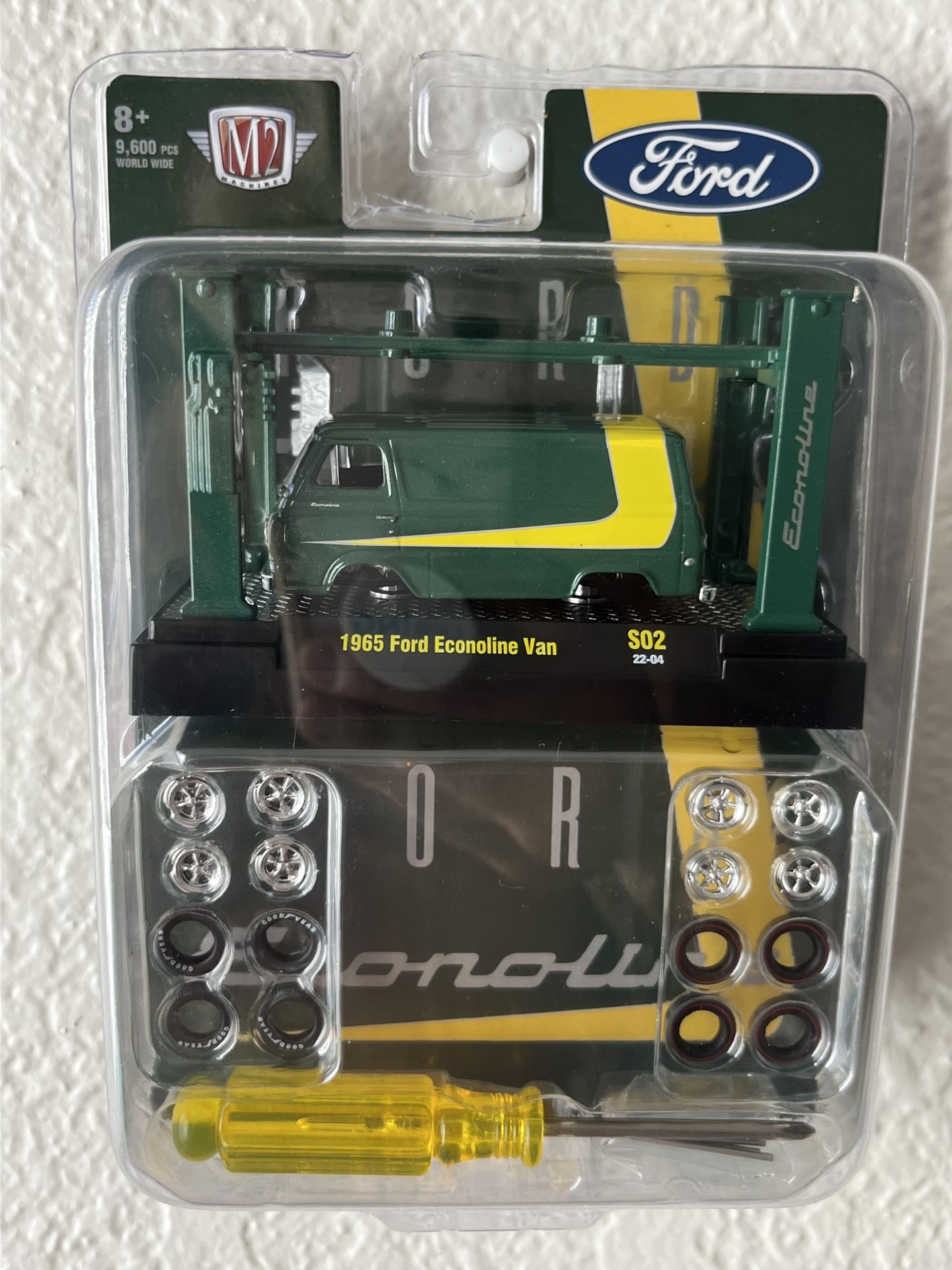M2 MACHINES 1965 FORD ECONOLINE VAN MODEL KIT GREEN S02 WALMART EXCLUSIVE SG