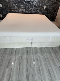 King TEMPUR-PEDIC Mattress & Free Box Spring