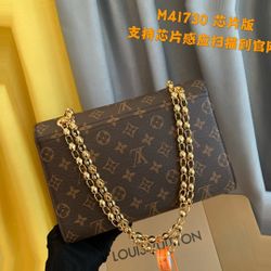 Louis Vuitton Victoire Bags for Sale in Medina, OH - OfferUp