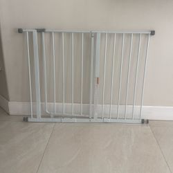 White Child Or Pet Gate.   30 Inch Height 