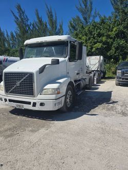 2015 VOLVO VNL