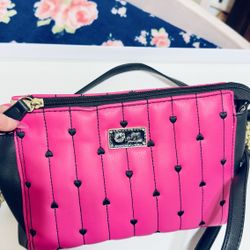 Betsy Johnson 🩷 Hot Pink with Black Hearts Handbag