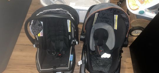 2 Baby Car Seats