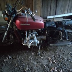 Vintage  GL 1000 Honda Goldwing/many miscellaneous parts and accessories.