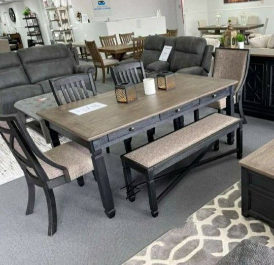 Tyler Creek Black/Grayish Brown Dining Table And 6 Chairs
Ashley Furniture