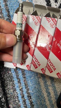 DENSO Toyota Lexus OEM 4 set of spark plugs