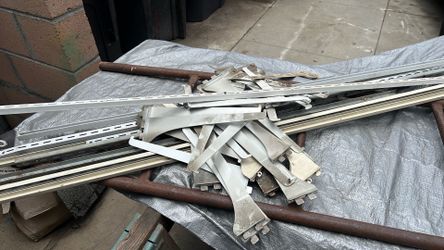 Shelf brackets