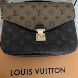 LV Louis Vuitton  Authentic monogram reverse 