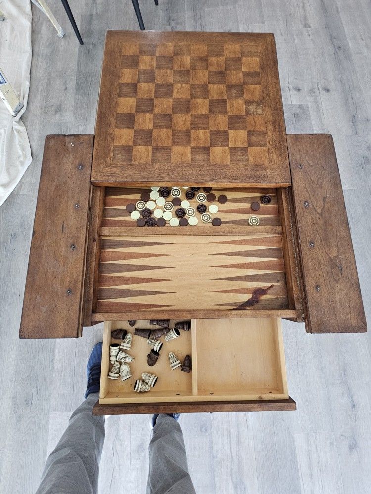Retro Game Table . Backgammon & Chess.