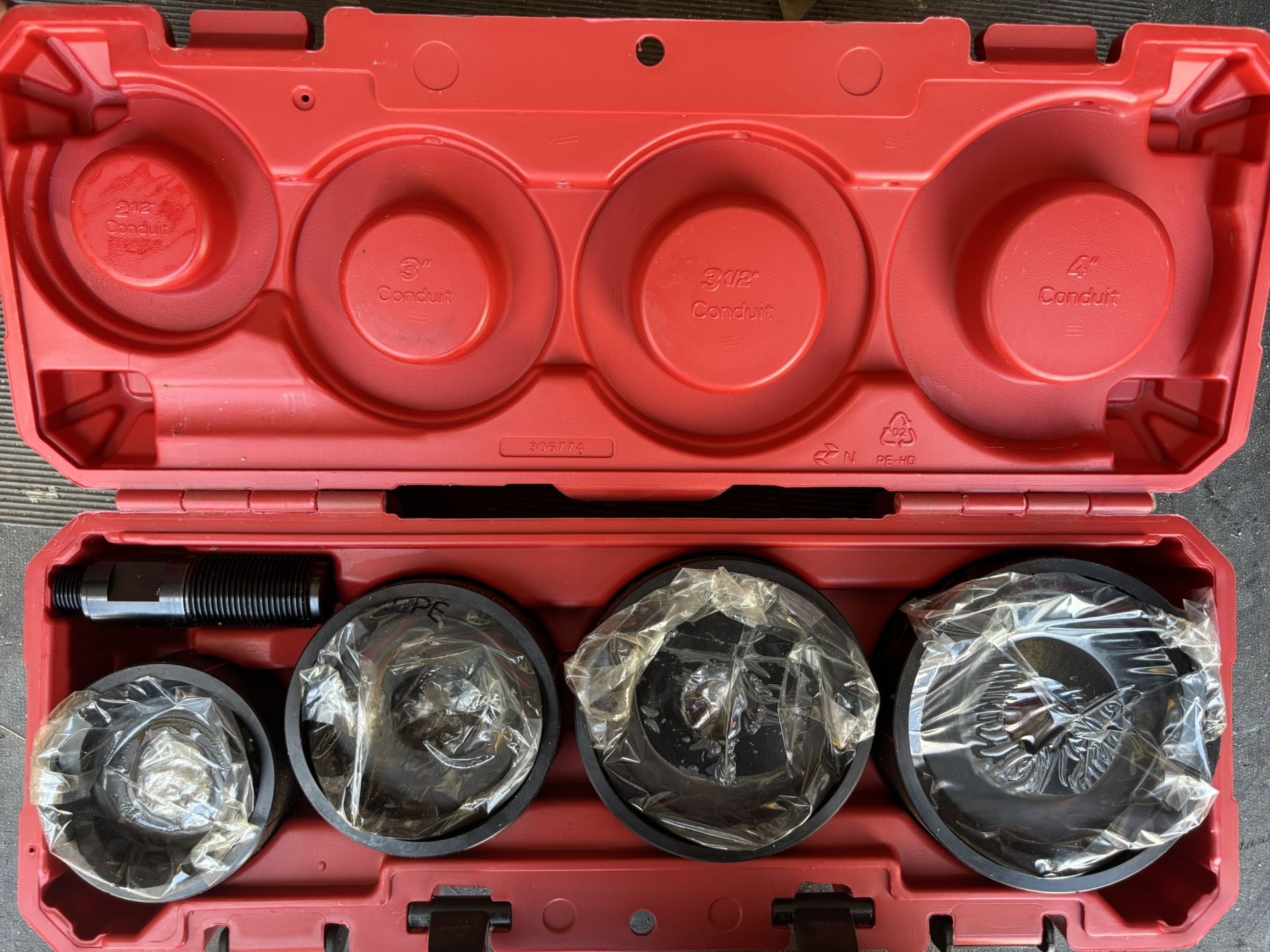 Milwaukee Punch Set 2 1-2 / 4 Inch