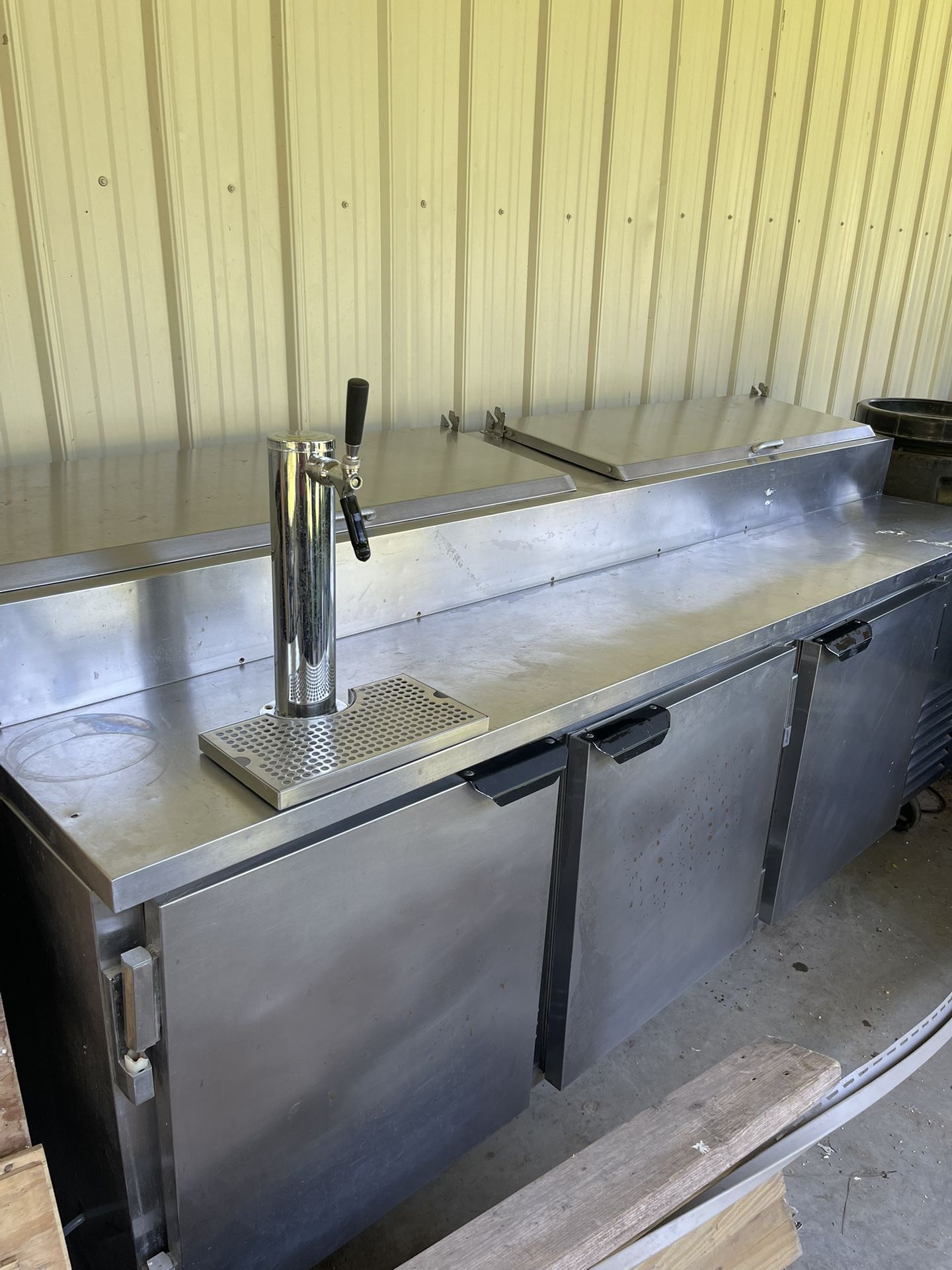 Beverage cooler and kegerator