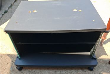 TV STAND 29 x19 x17 in
