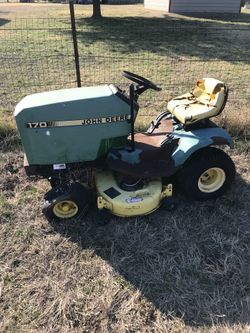 John Deere riding lawnmower needs work