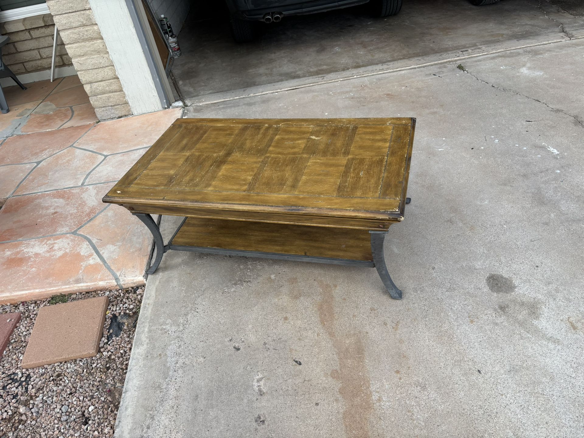 Extendable Coffee Table $20