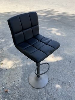 Adjustable bar stool