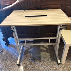 Adjustable desk