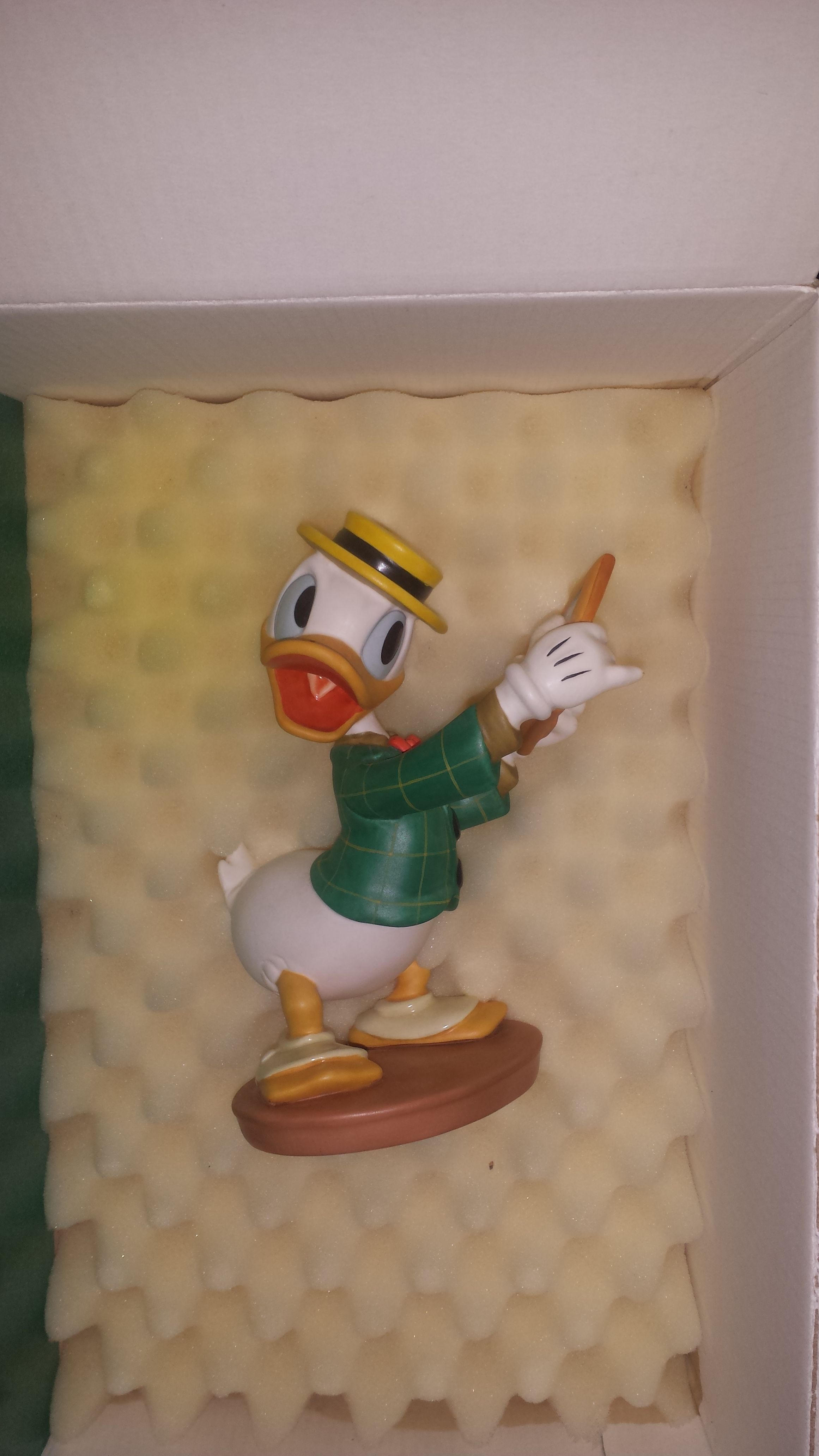 DONALD DUCK SCULPTURE