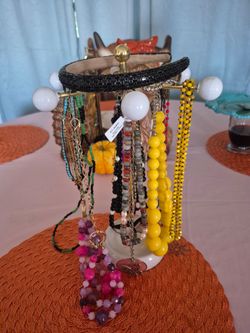 Free jewelry holder