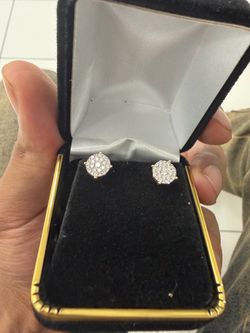14K VS1 Diamond earrings, yellow gold , G color. Had for 4 months