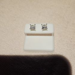 Diamond Stud Earings