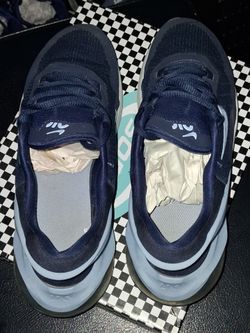 Nike 270 midnight blue over corn flower 🌼 excellent condition 🌸rare!! 👌 💙 😍 5  1/2 youths size.