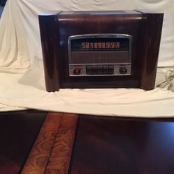 Antique RCA Radio