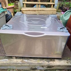 Samsung 27-inch laundry pedestals,