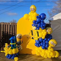 Minions Backdrop Balloons 