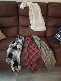 4  Womens Scarfs