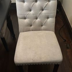 4 Dining Chairs With Table