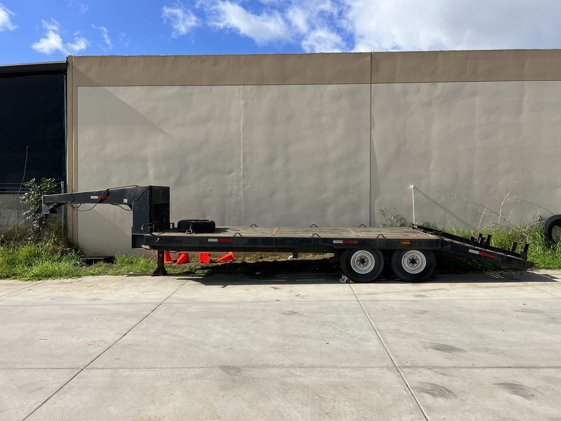 32’ 5th Wheel Flatbed Trailer 