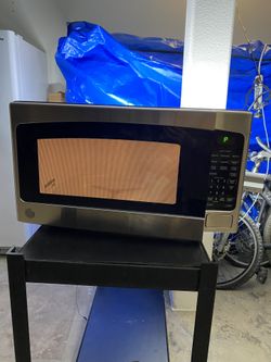 Microwave (GE 2.0 Cu. Ft. Countertop)